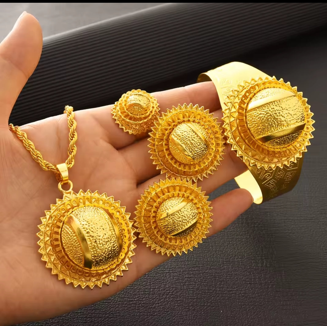 Collier en or plaqué 24K; élégance et luxe